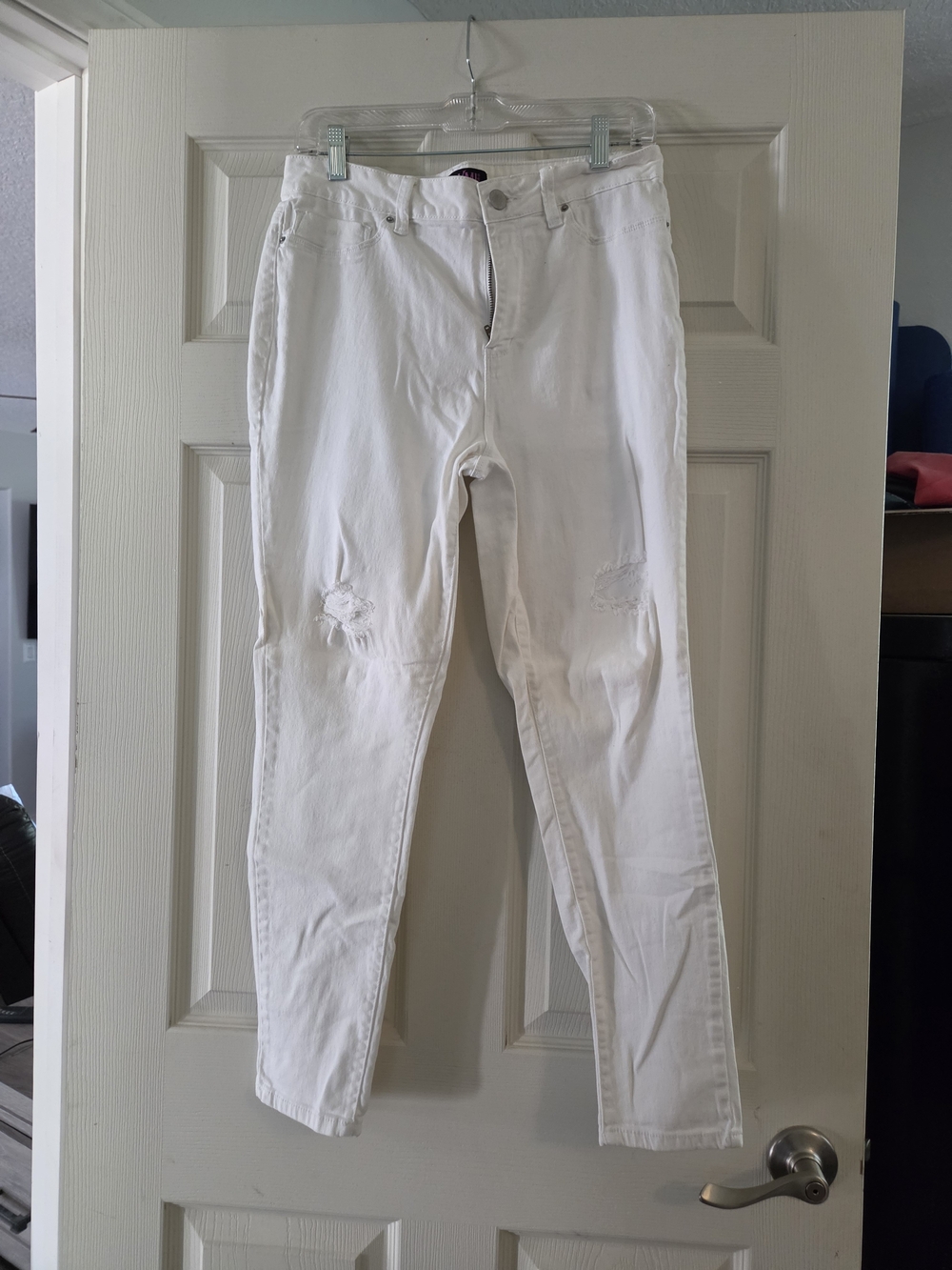 White Distressed Skinny Jeans for Women